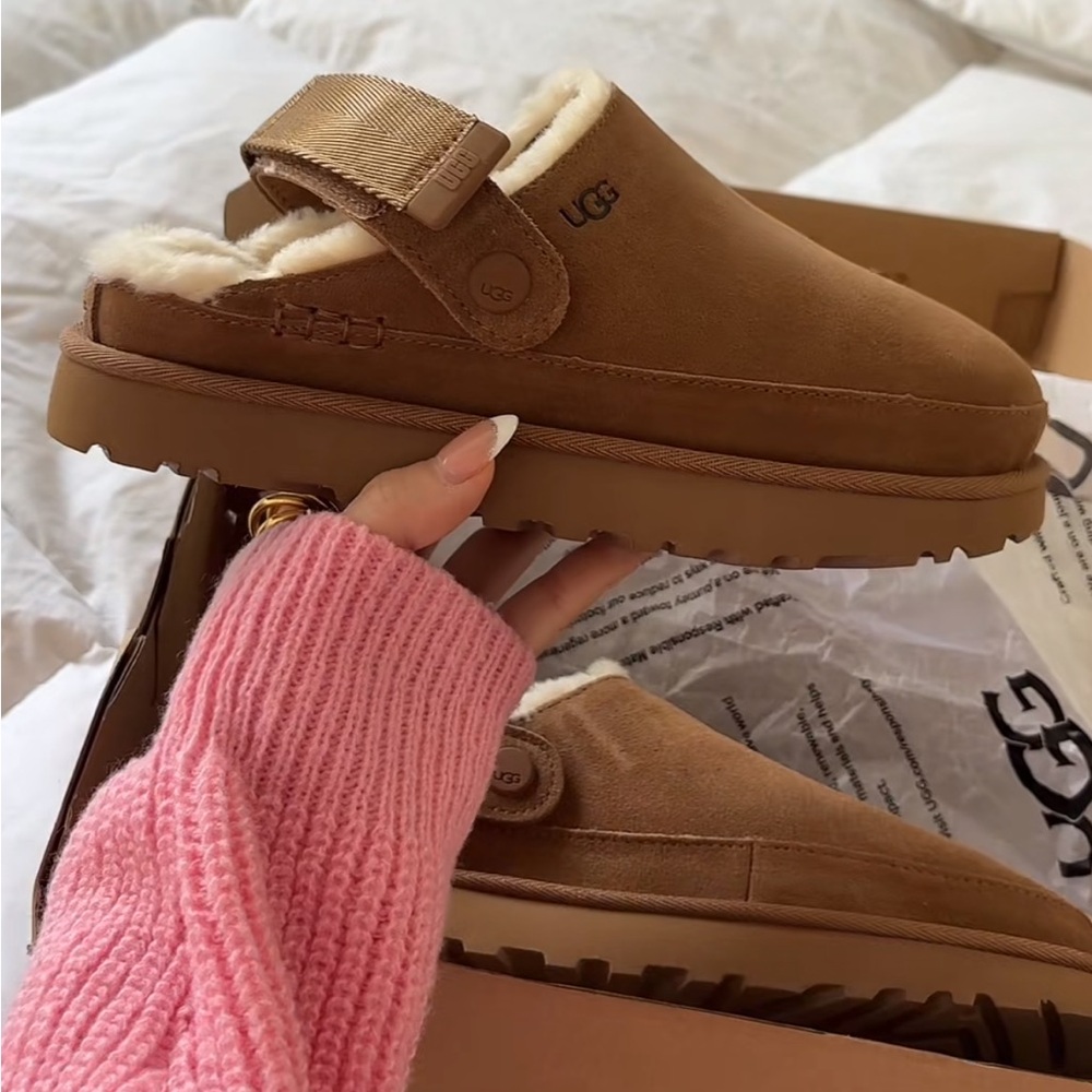 UGG Goldenstar Cozy Clog